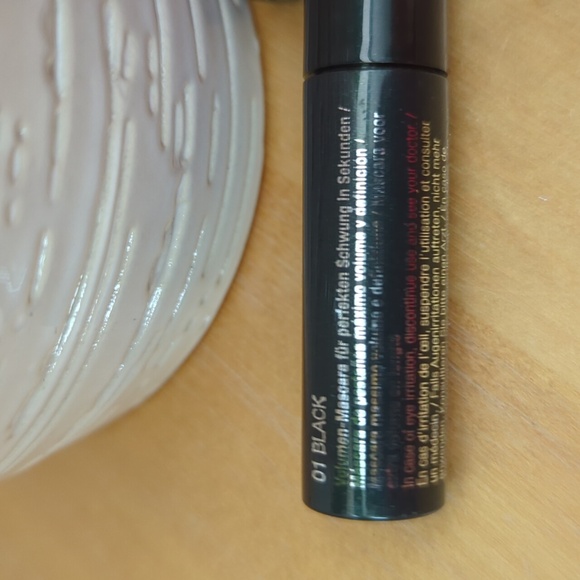 Clinique Travel Size Make Up Brand New - Picture 5 of 10